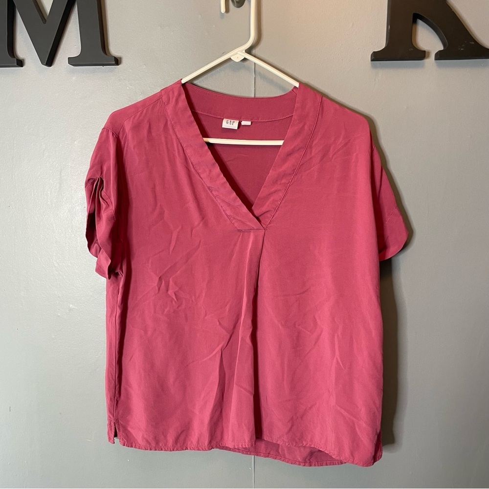GAP Women's cuff sleeve magenta Pink V-Neck Top‎ size medium